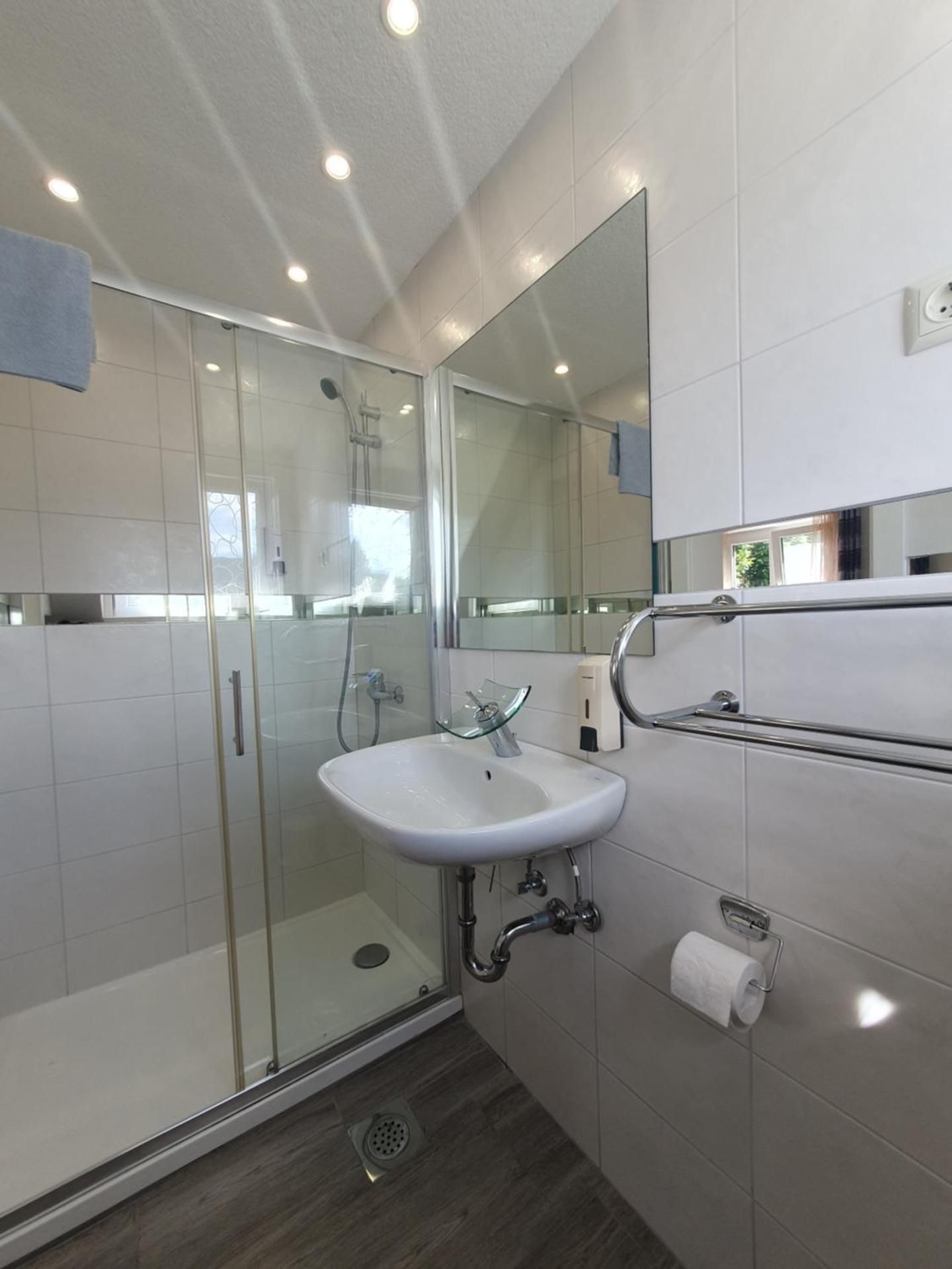 Guesthouse Nikola Quadruple Room with Garden View 2