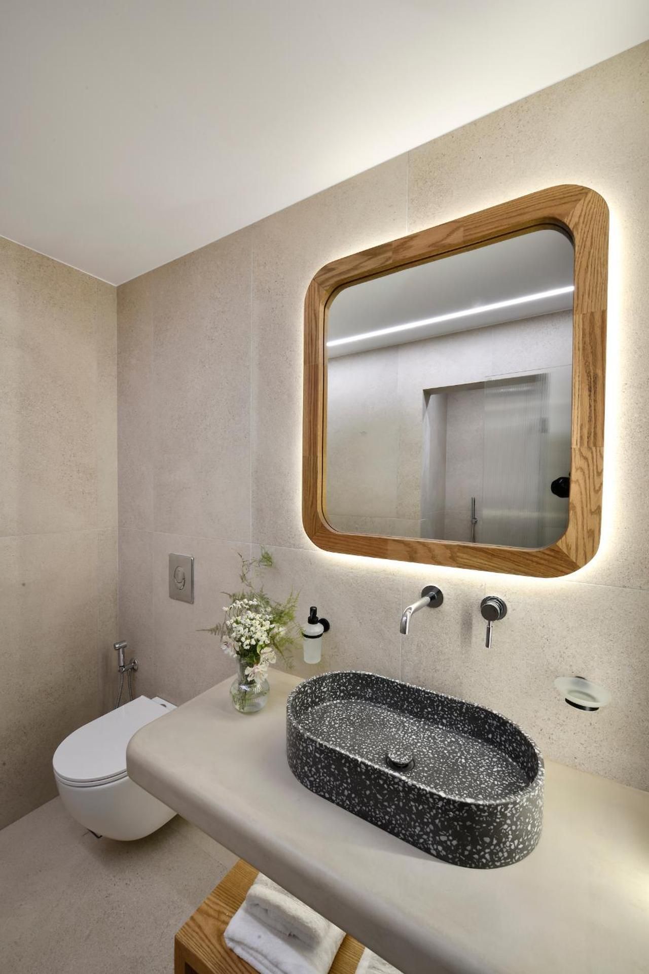 Deluxe Suite with private outdoor hot tub with sea view