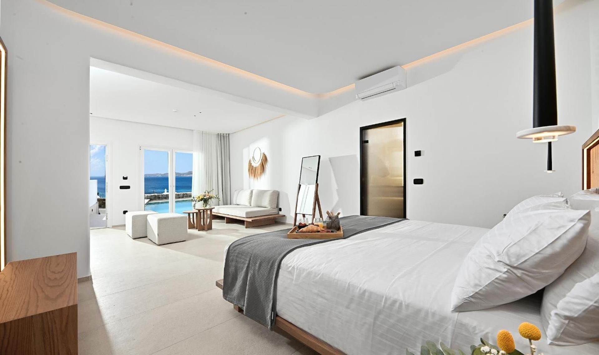 Premium Luxury Suite with private small pool with sea view