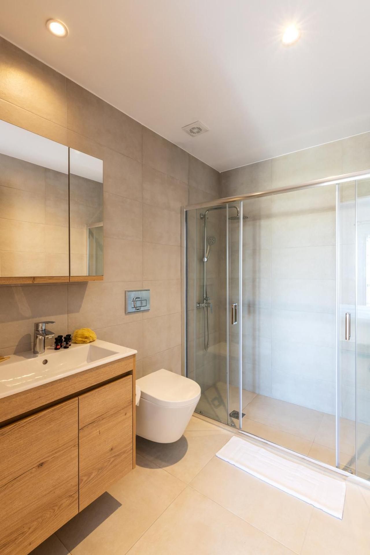 Pool Splash Room for 2