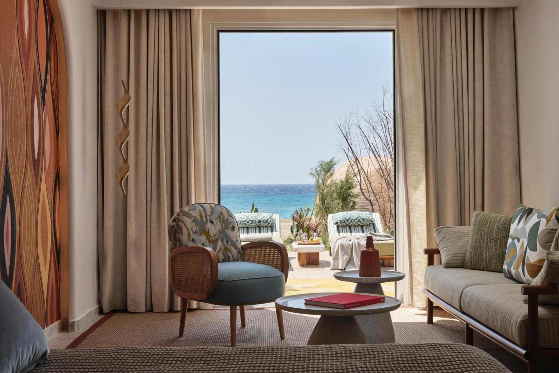 Executive Beachfront Sea View Suite with outdoor Hot tub
