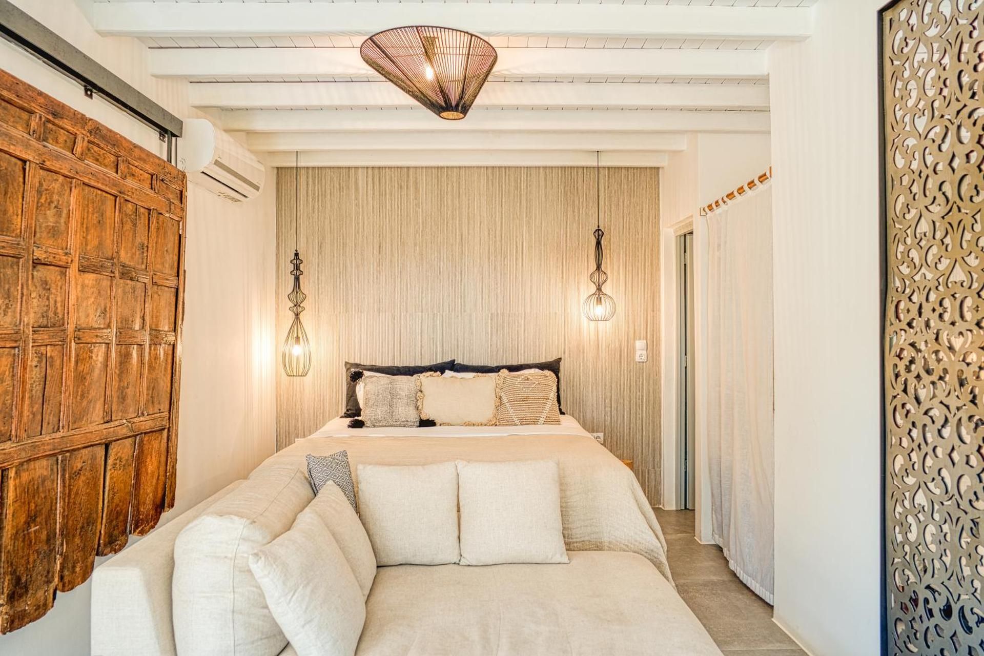 Deluxe Double Room (2 Adults + 1 Child)