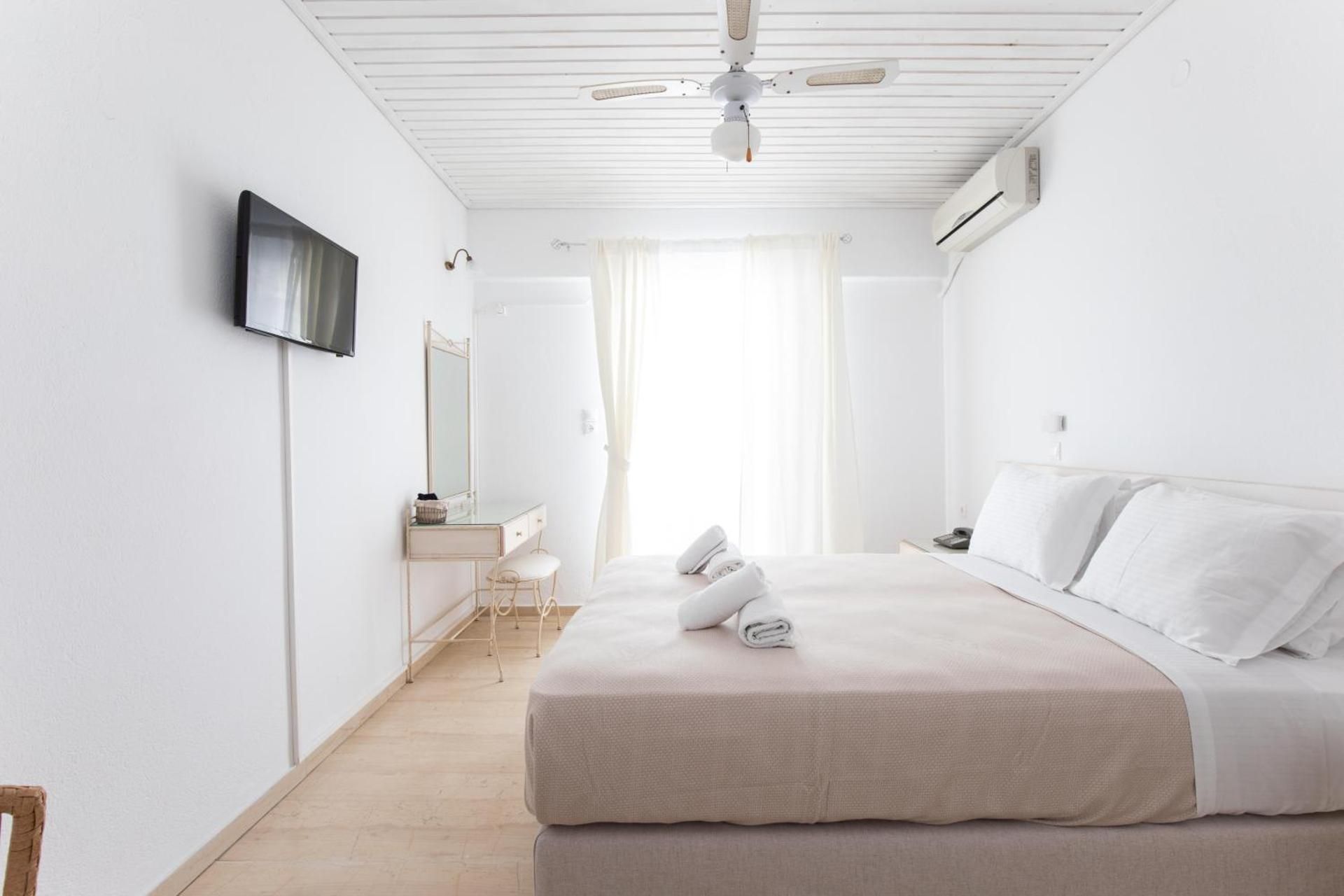 Double or Twin Room with Mountain View
