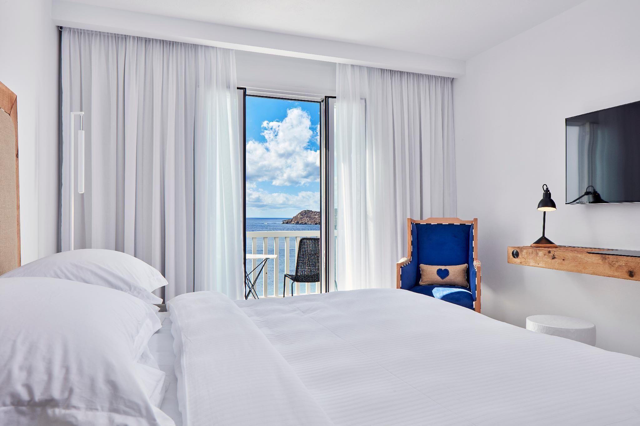 Superior Room with Sea View and Outdoor Jacuzzi