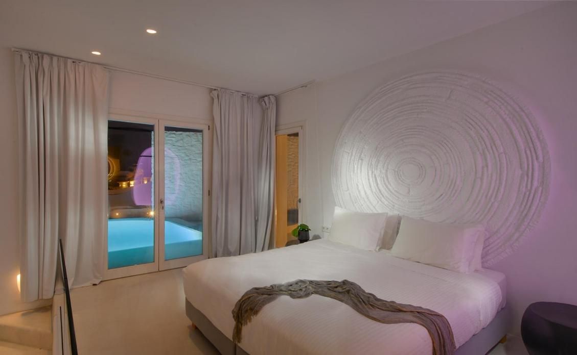 Golden Star 2BD Suite with Private Pool