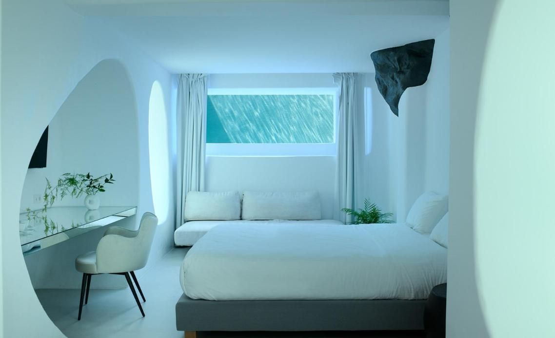 Golden Star 2BD Suite with Private Pool