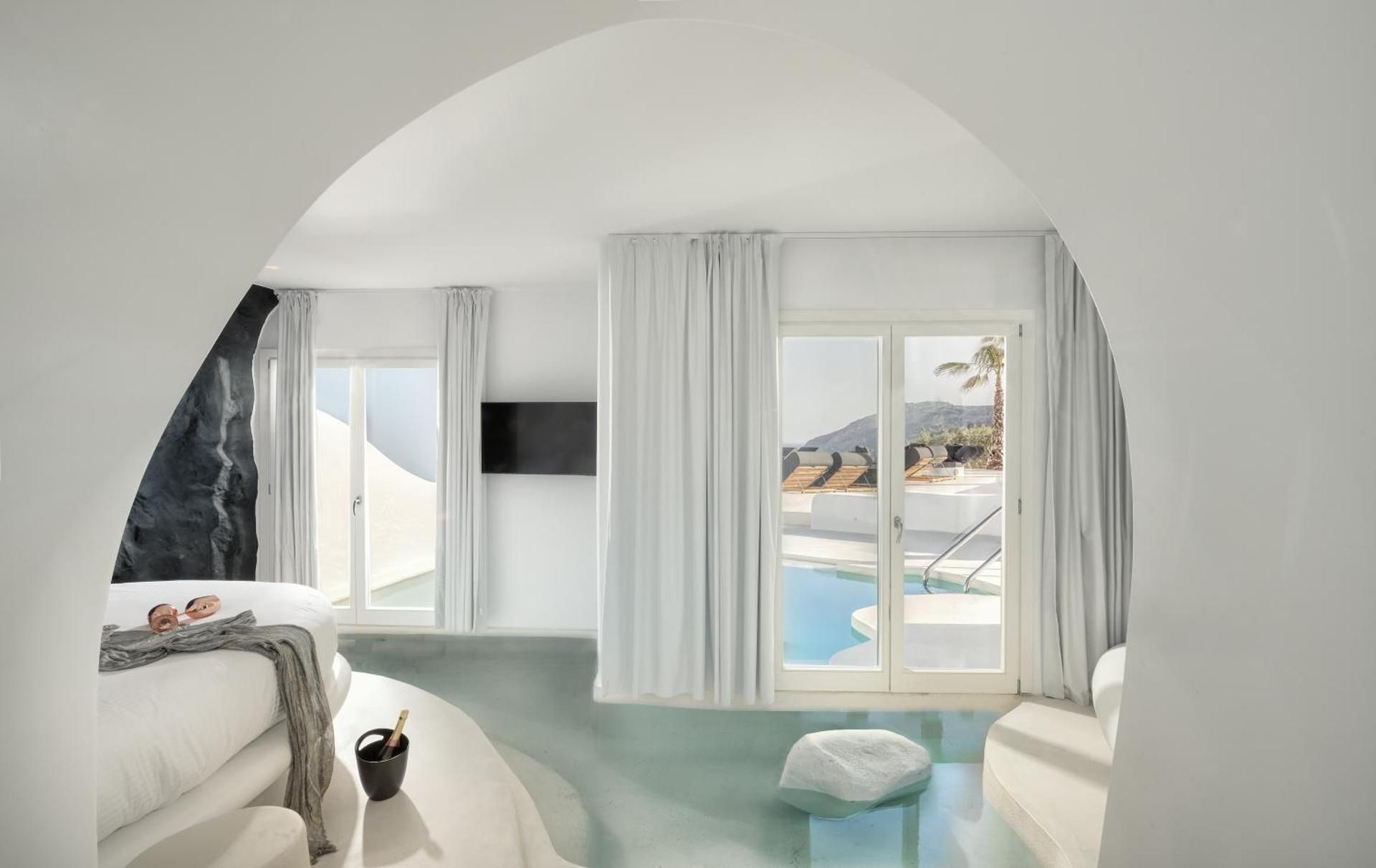 Crystal 2BD Presidential Water Suite with Private Pool