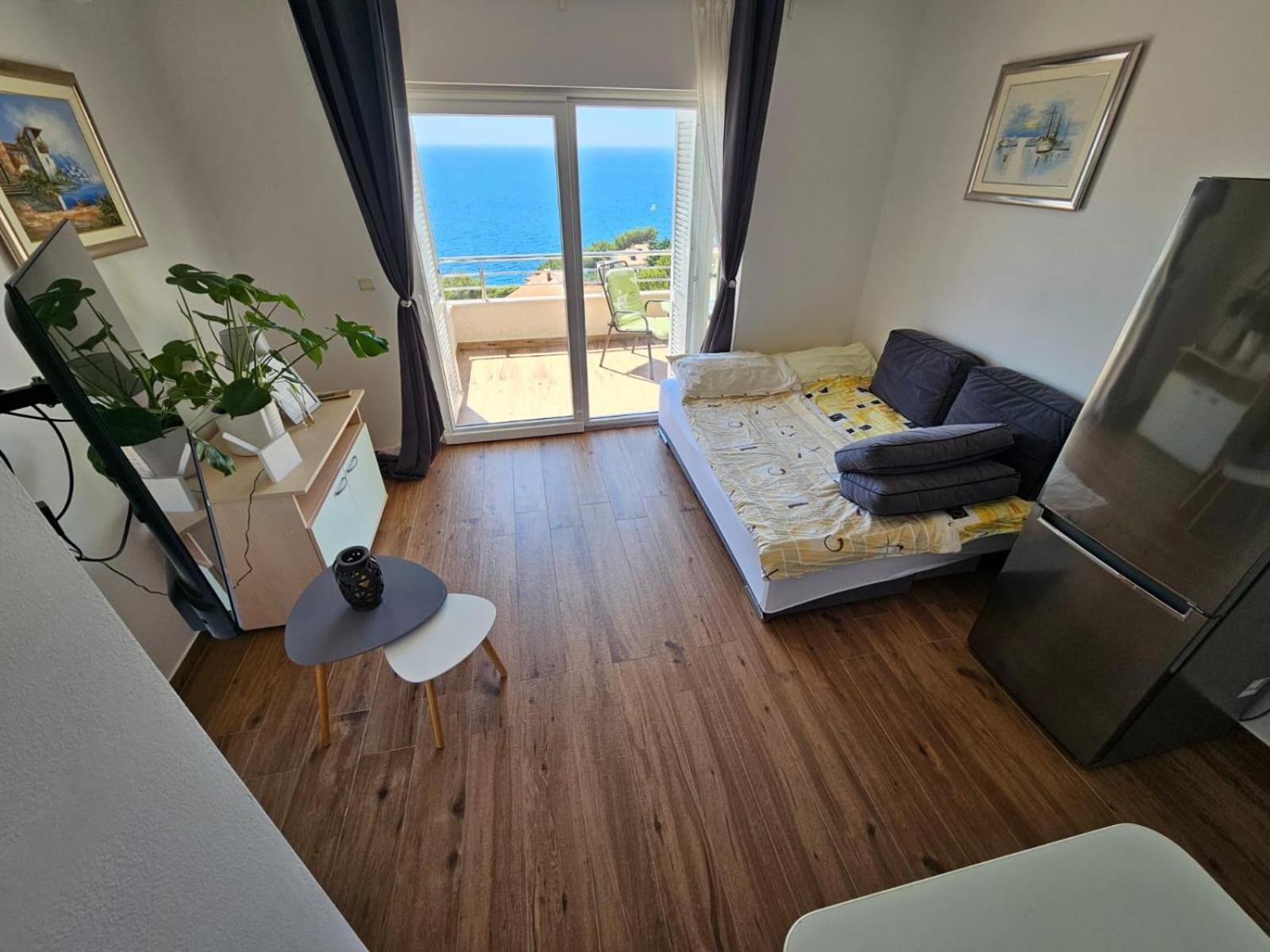 One-Bedroom Apartment with Terrace and Sea View