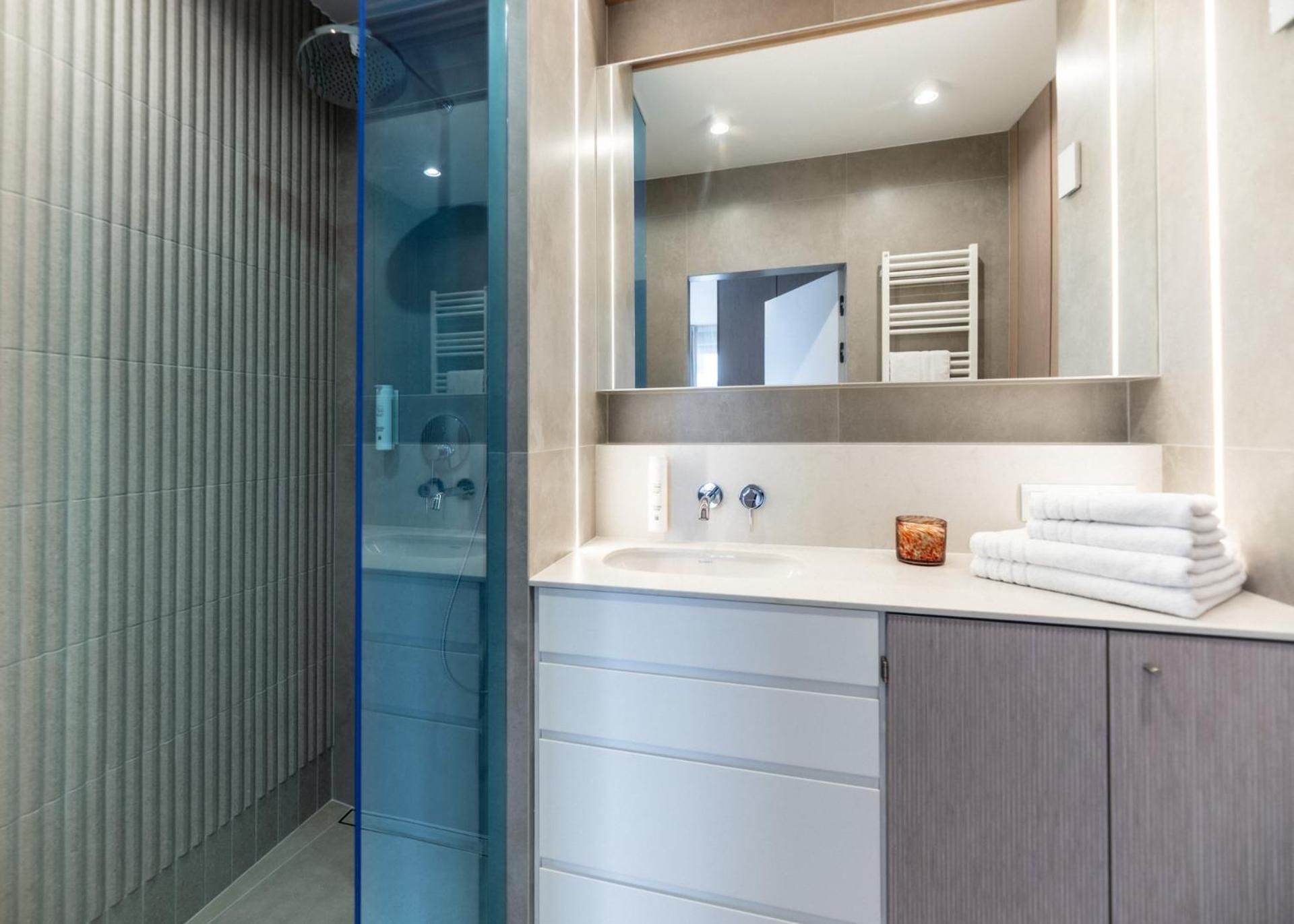 Sunny four-person apartments