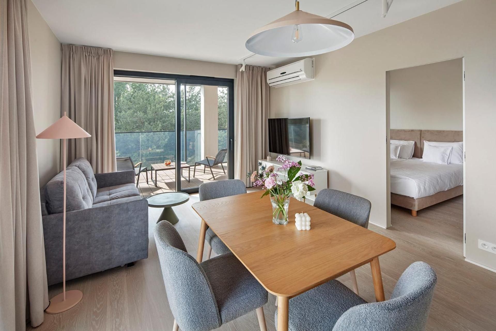 Six-Person Sunny Apartment with terrace