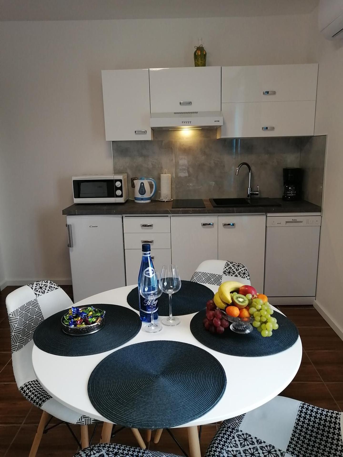 Food & Dining