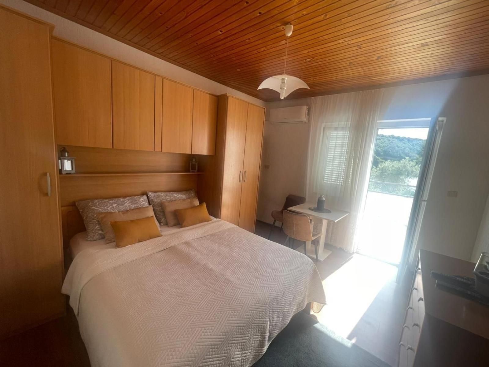 One-Bedroom Apartment - Sea Side