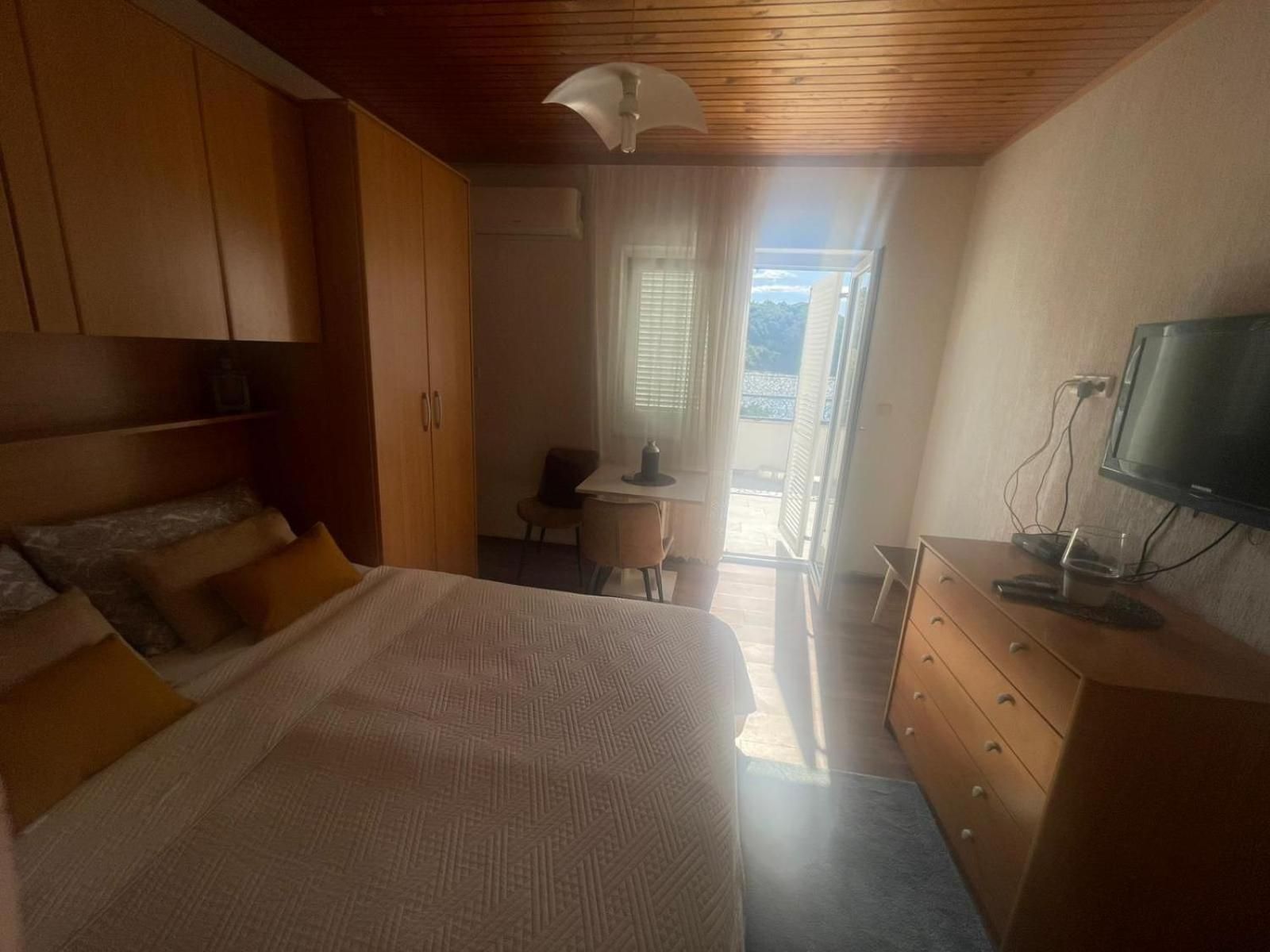 One-Bedroom Apartment - Sea Side