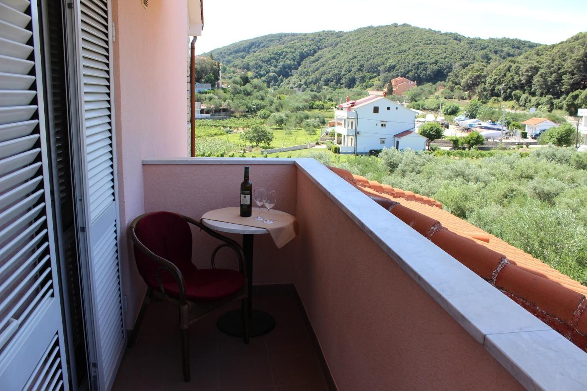 Triple Room with Balcony and Garden View