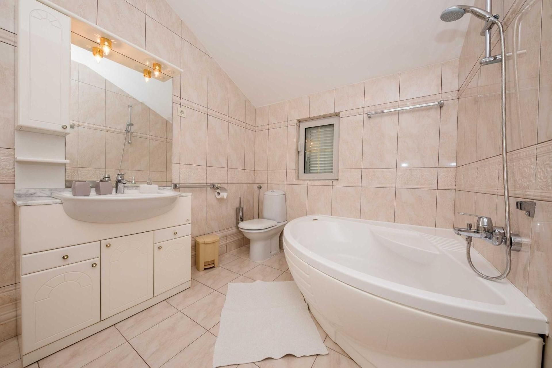 Two Bedroom Apartment with Balcony and Sea View