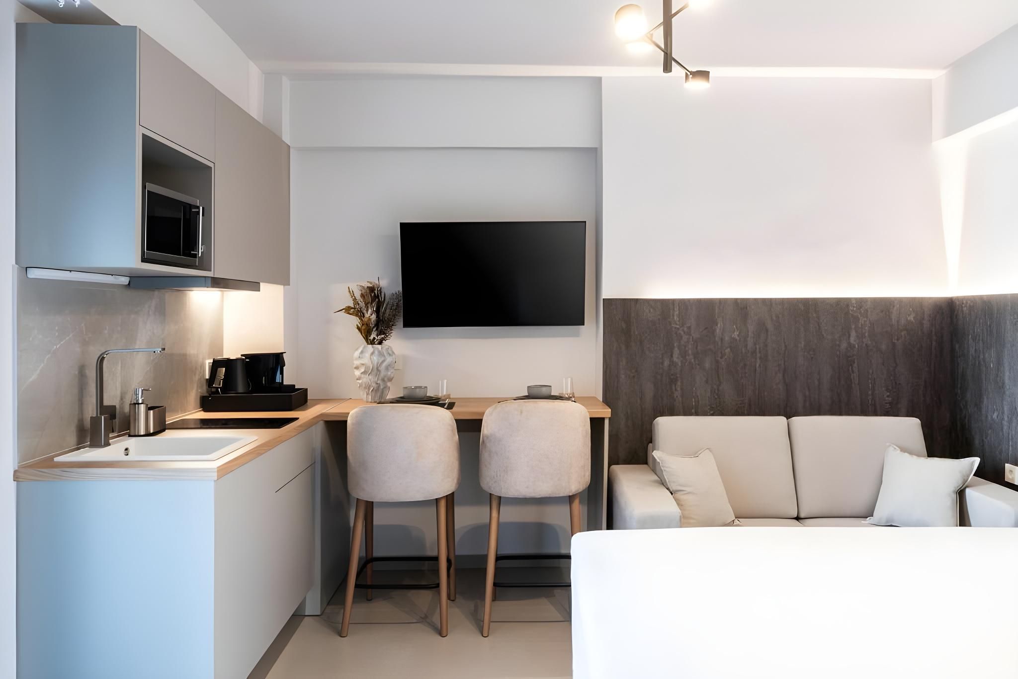 Empress Luxury Residences Deluxe Double Room 3