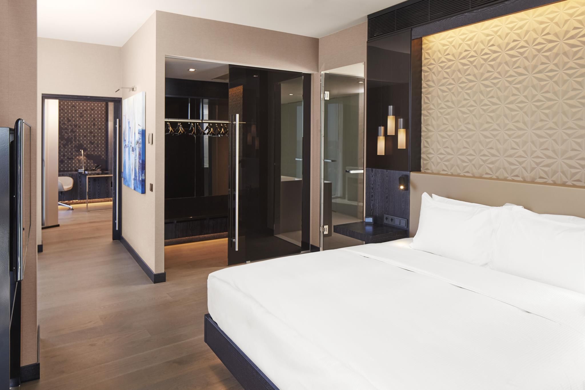 KING DELUXE ONE BEDROOM SUITE WITH SAUNA