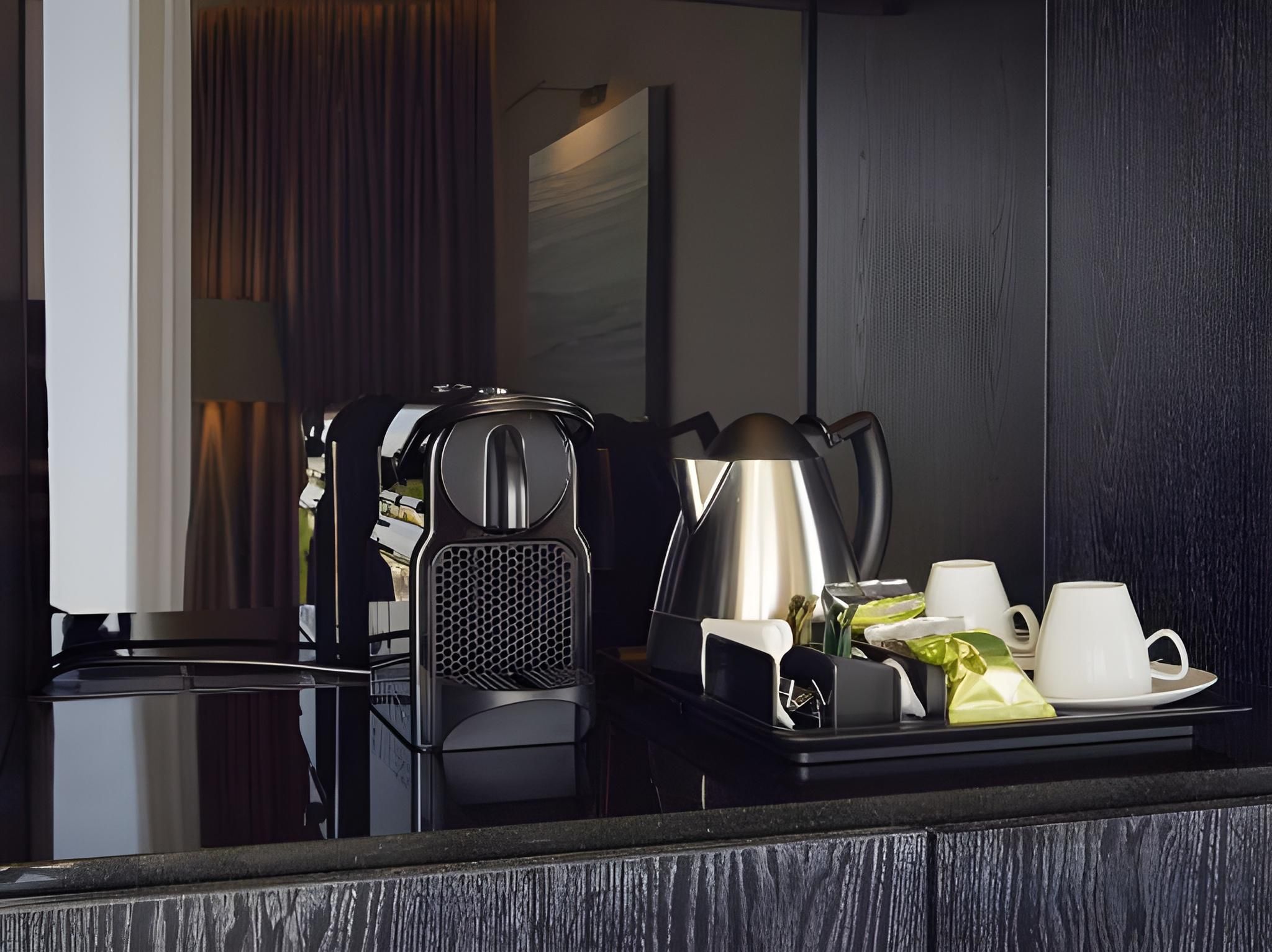 King Deluxe Room with View and Rollaway Bed