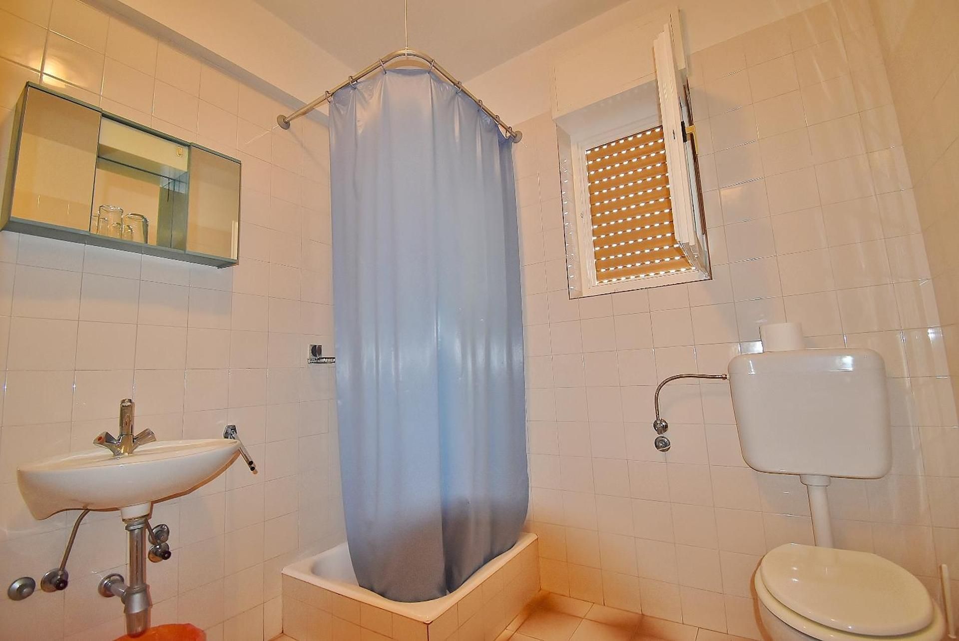 Deluxe One-Bedroom Apartment