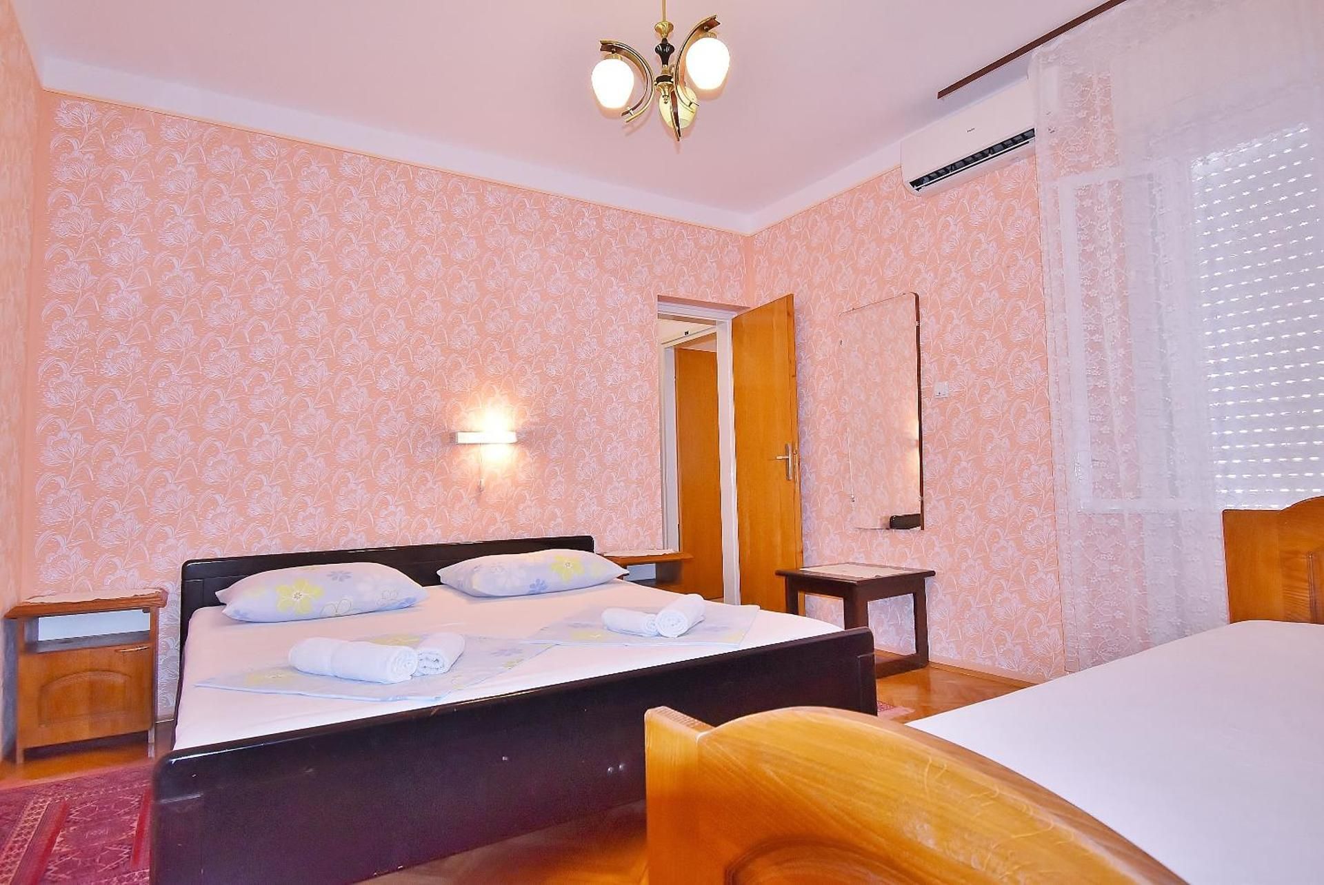 One-Bedroom Deluxe Apartment