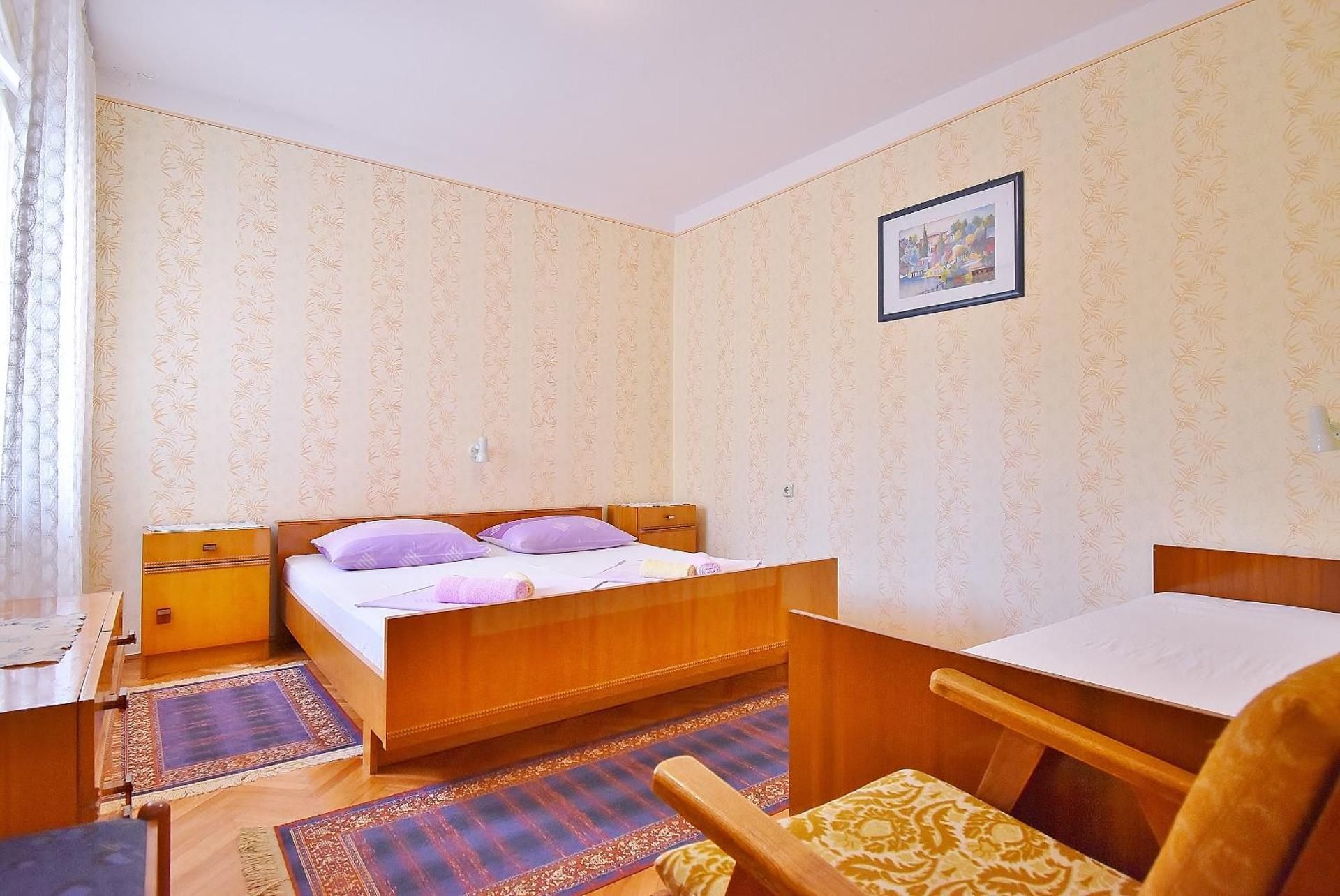 Deluxe One-Bedroom Apartment