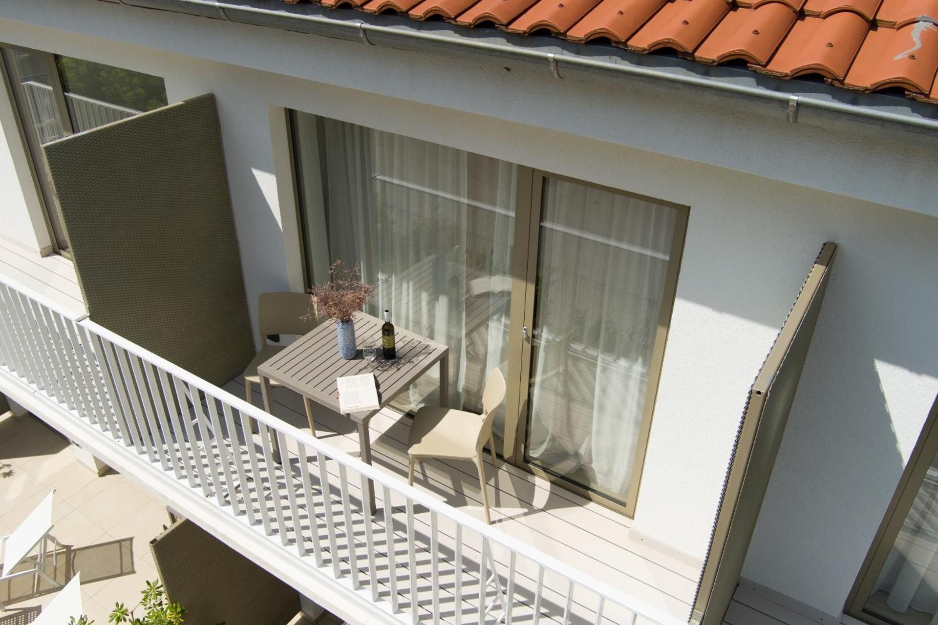 Double Room with Balcony and Garden View
