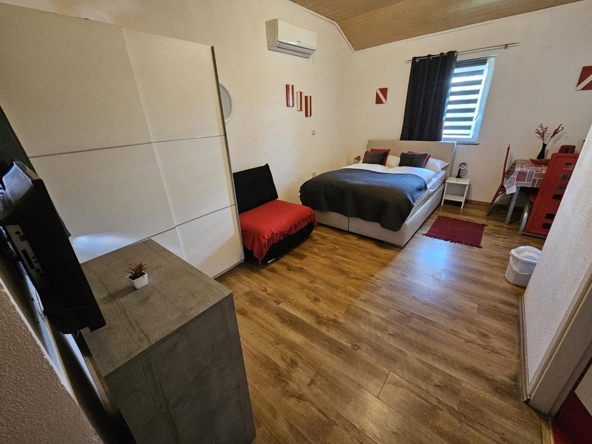 Studio Apartment