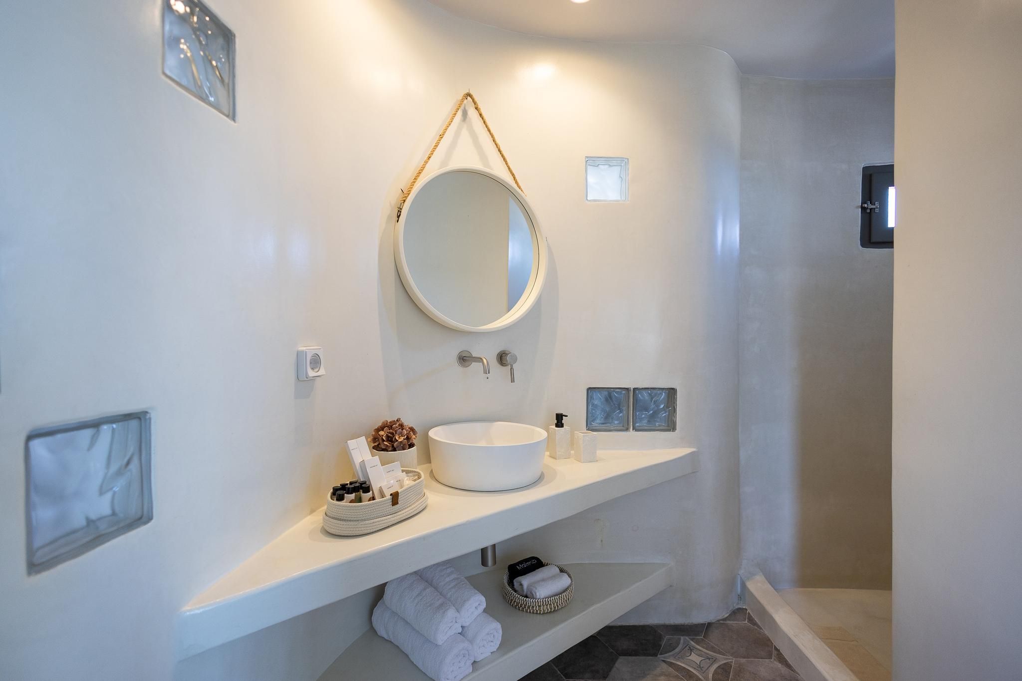 Niabelon Suites Deluxe Double Room with Sea View 3