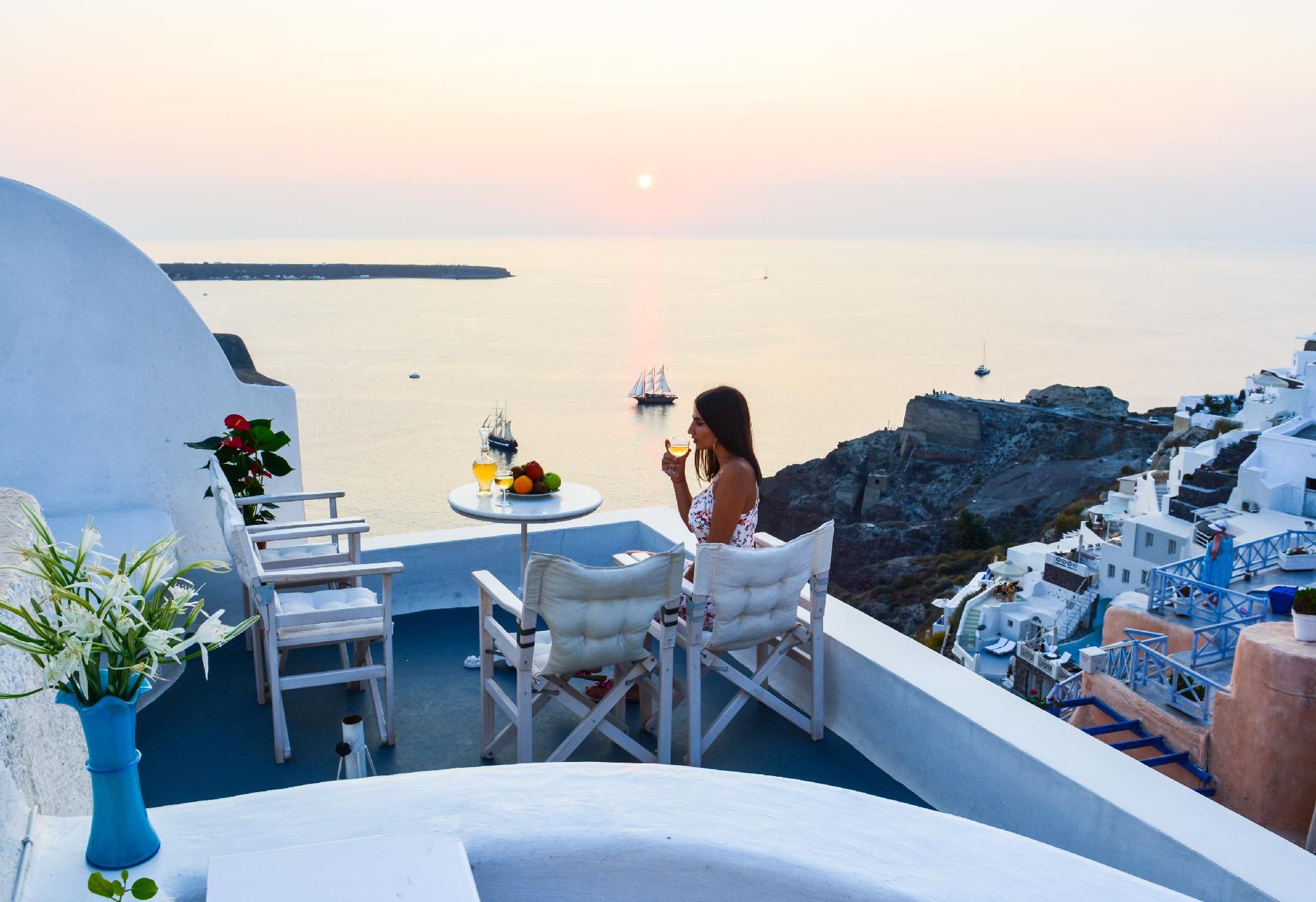 SANTORINI PARADISE CAVE HOUSES