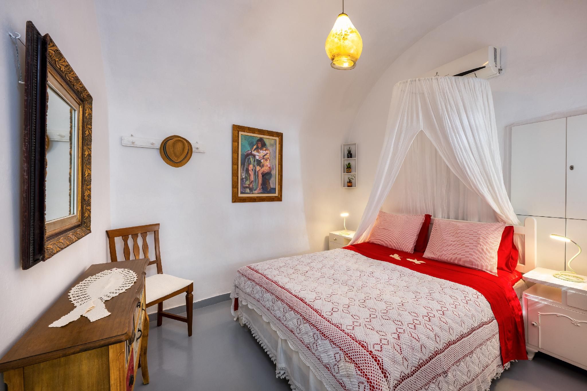 TRADITIONAL APARTMENT