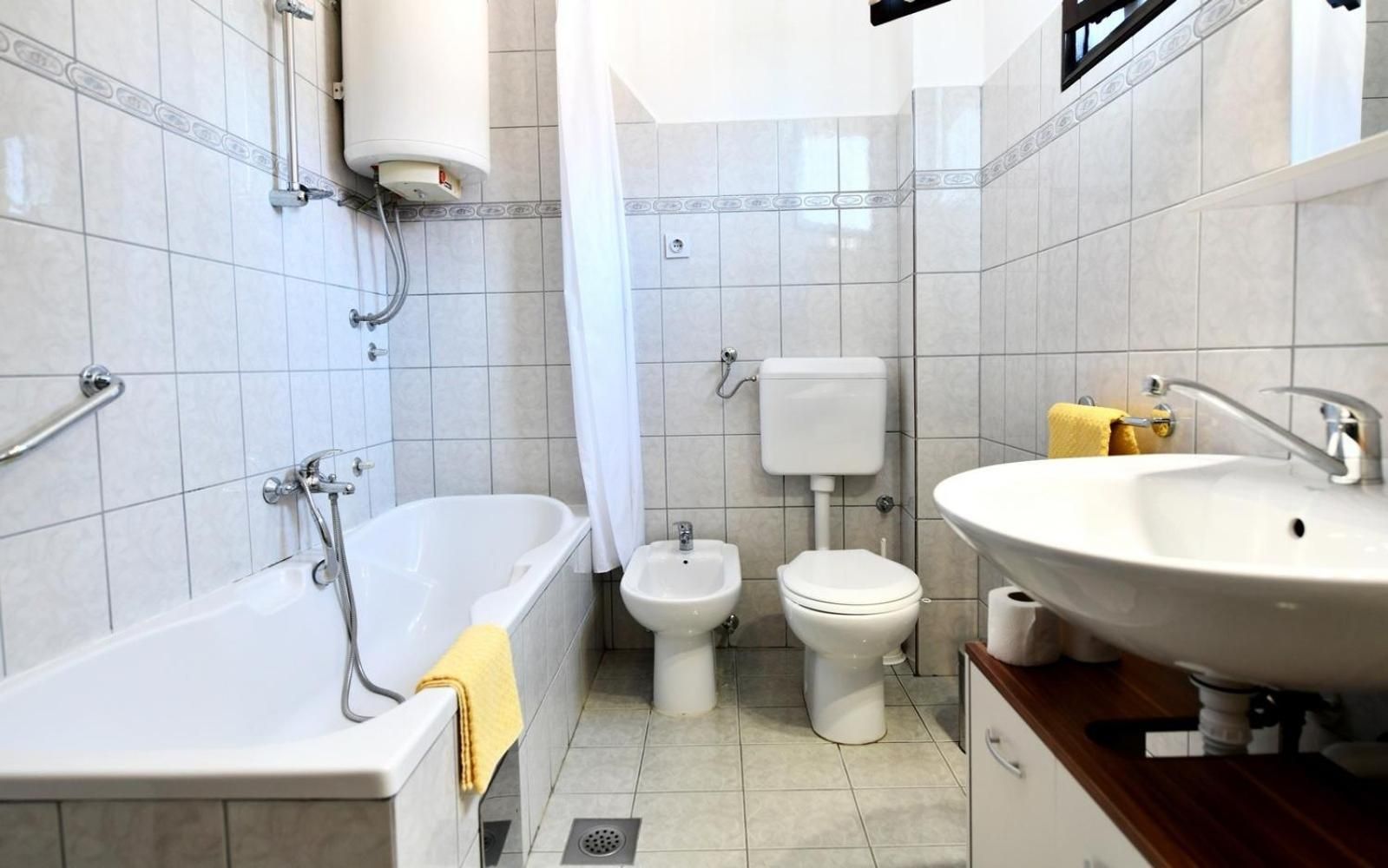 One-Bedroom Apartment with Balcony