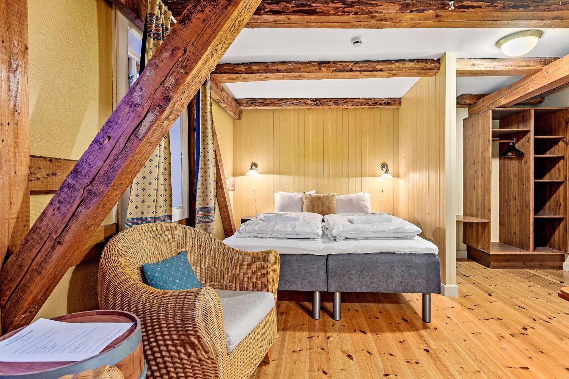 Standard King Room with Sea View