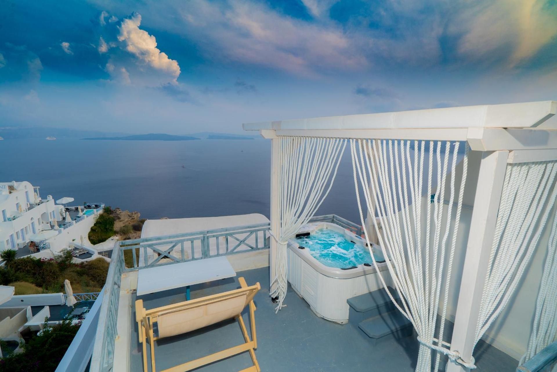 Studio with Outdoor Hot Tub and Caldera View