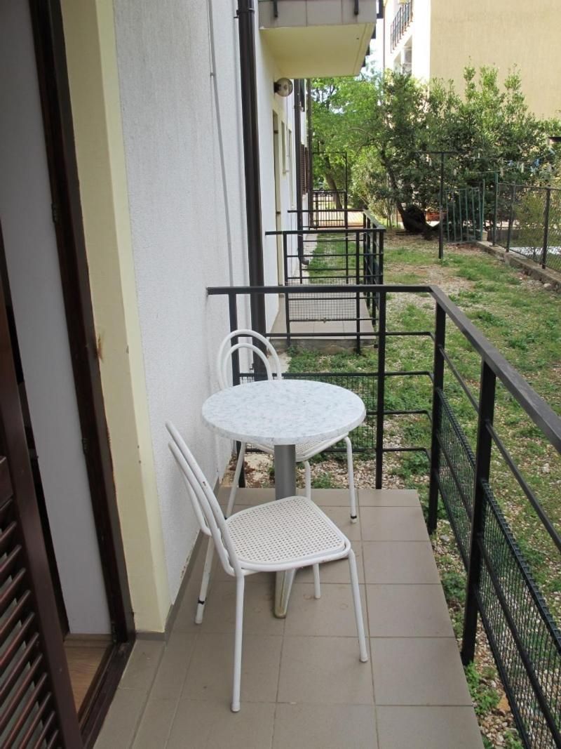 Twin Room with Balcony and Garden View