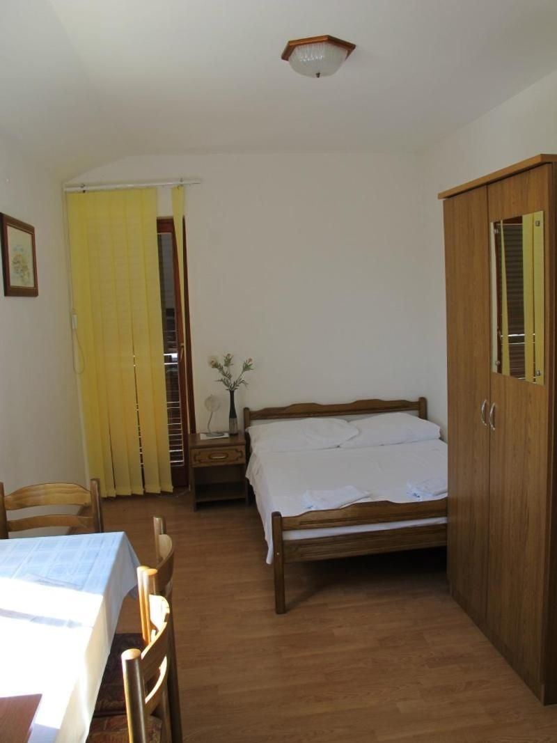 Studio with Terrace and Sea View