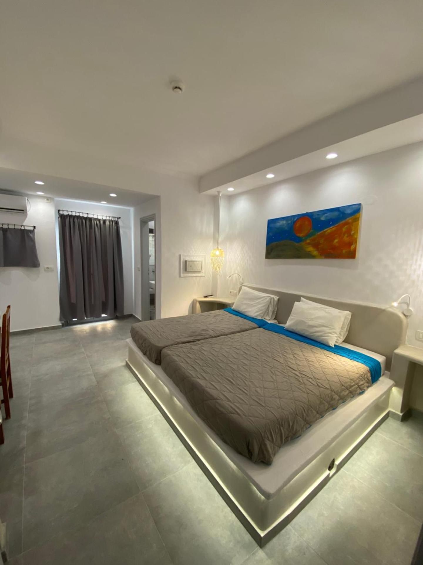 Studio (3 Adults)