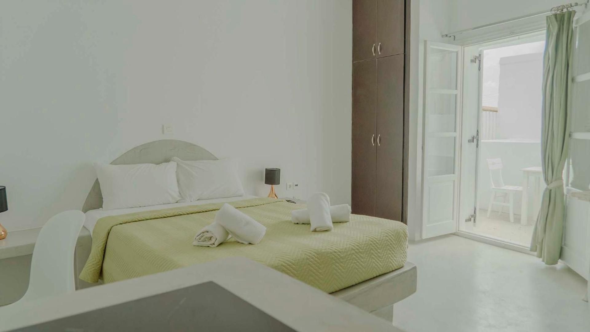Studio with Spa Bath