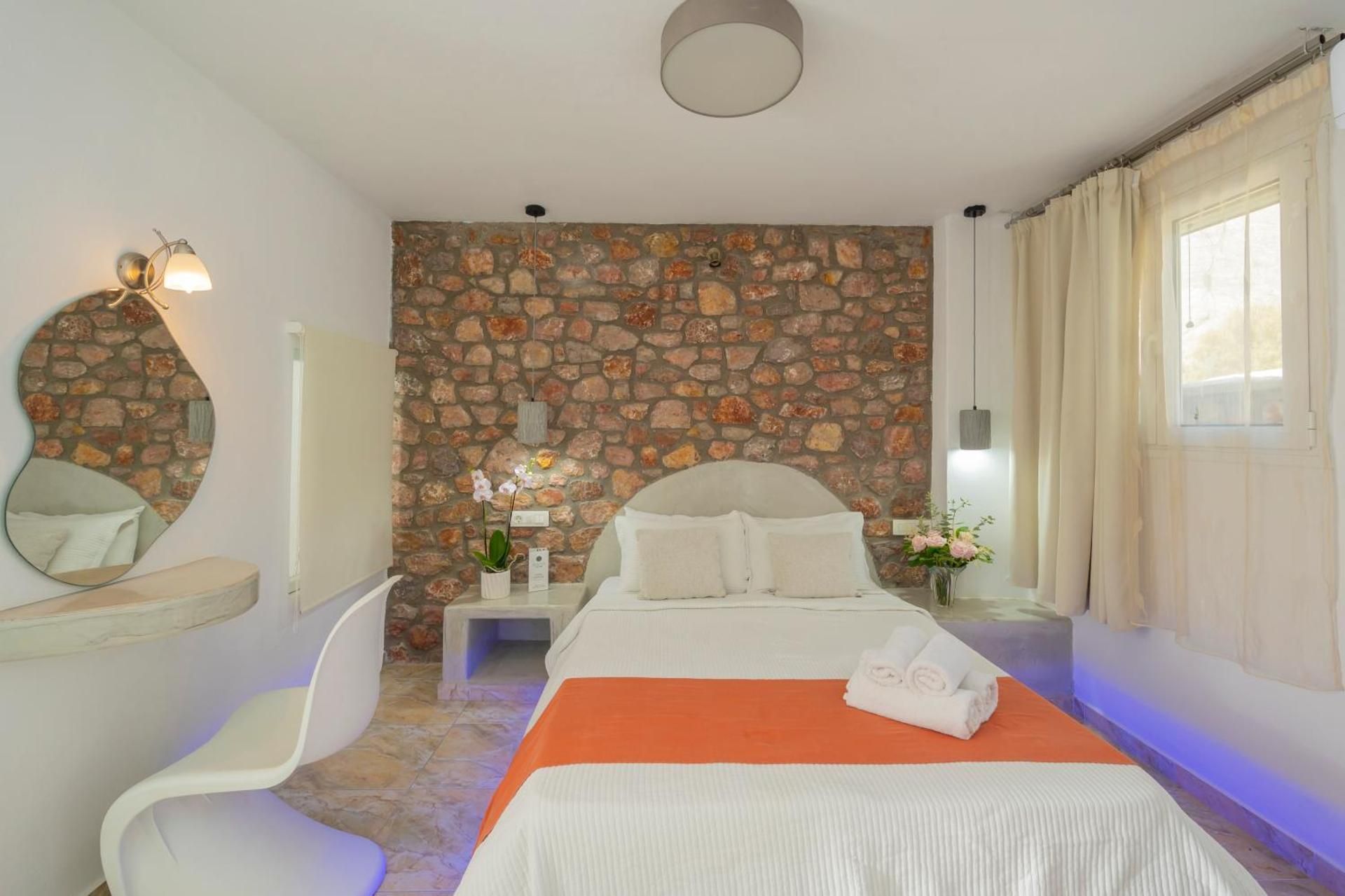One-Bedroom Apartment with Hot Tub