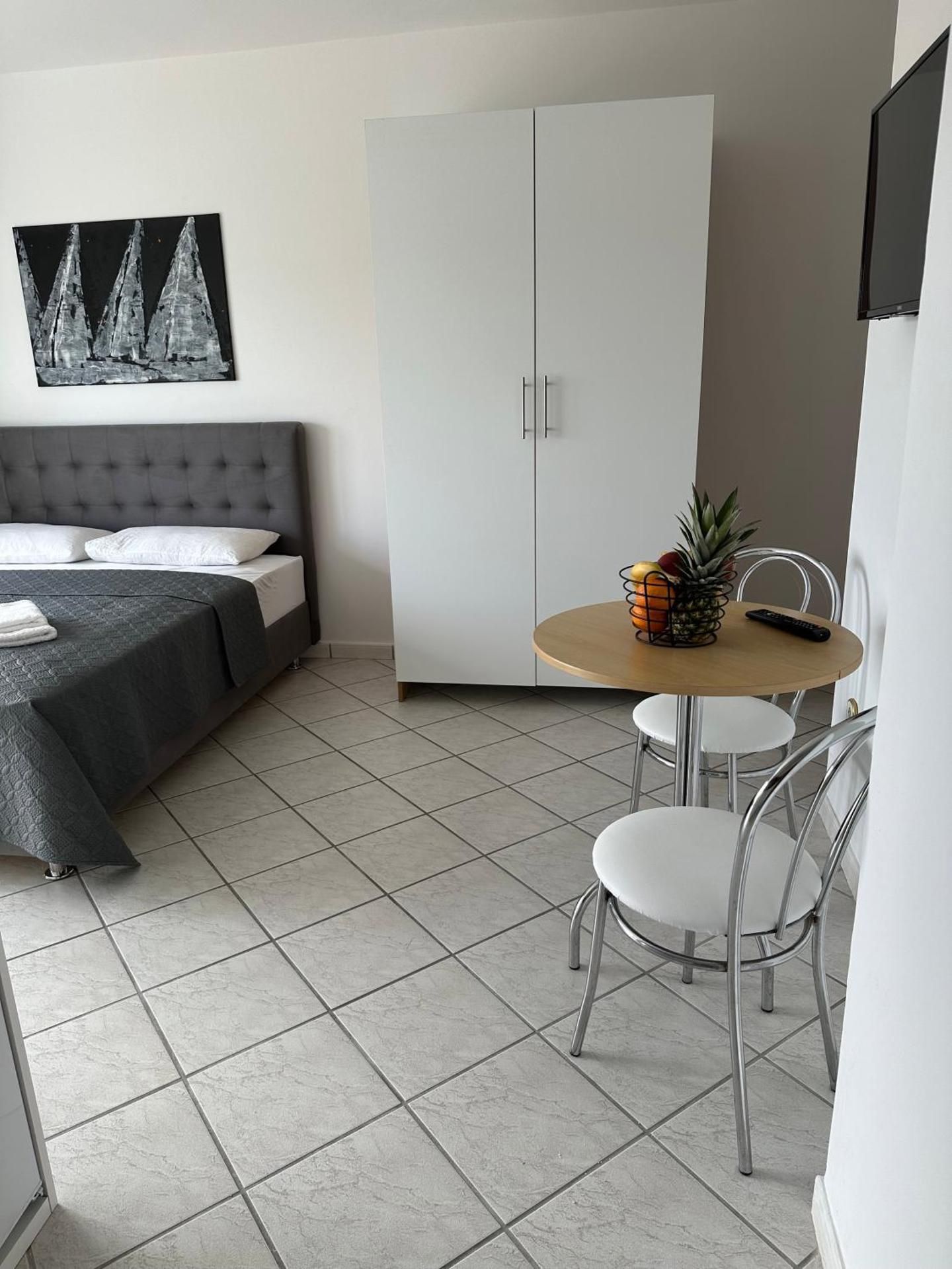Studio Apartment