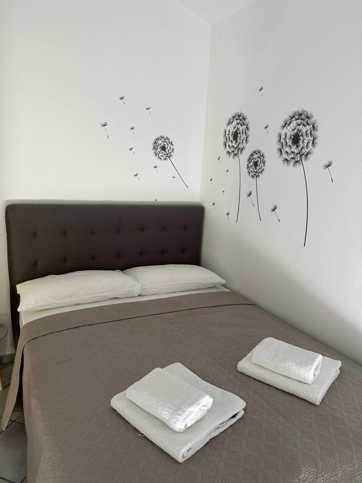 One-Bedroom Apartment with Balcony