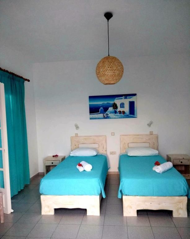 Anna Maria Rooms Santorini Standard Twin Room with Mountain View 2