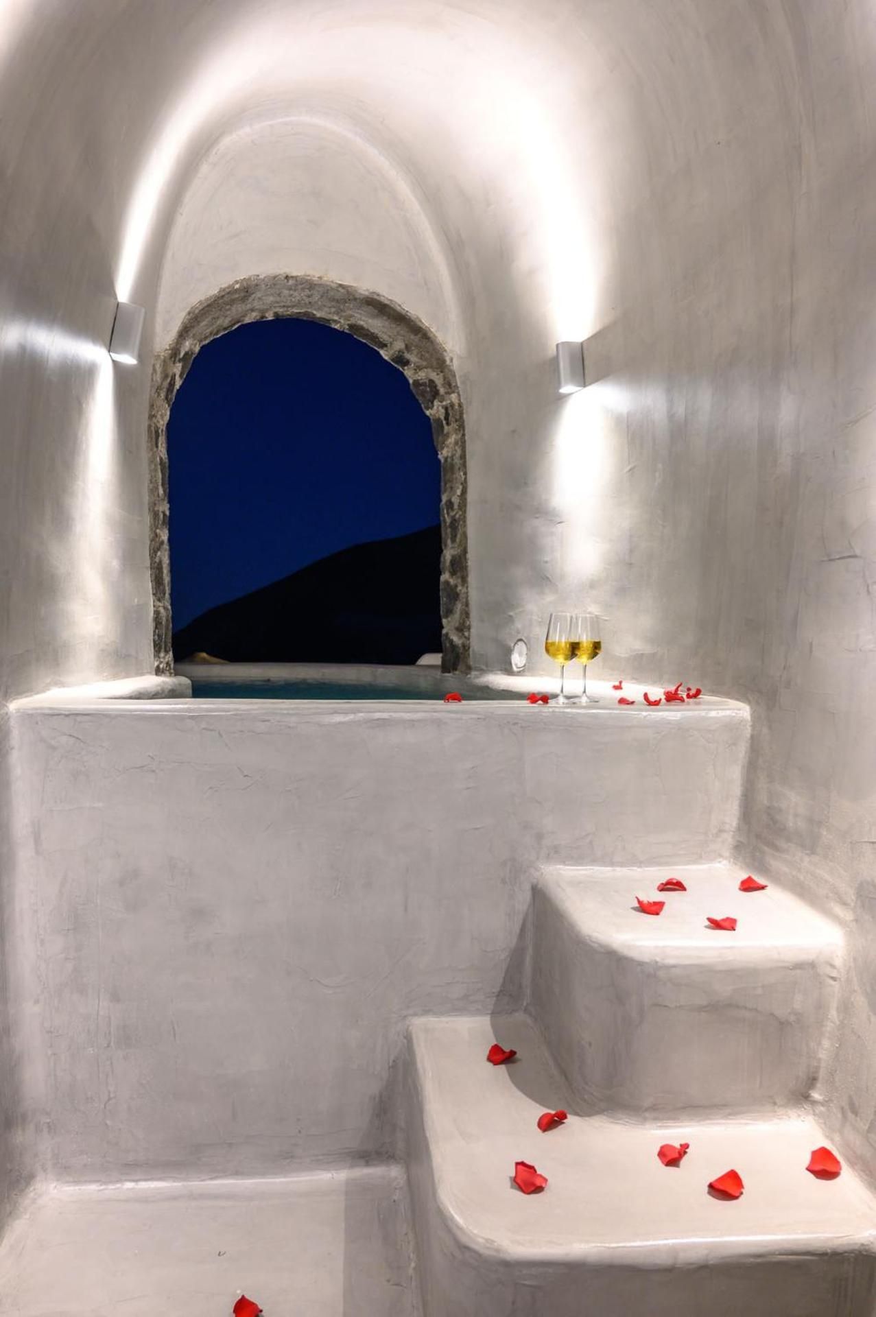 Superior Two-Bedroom Sea View Villa with Cave Pool - Petra