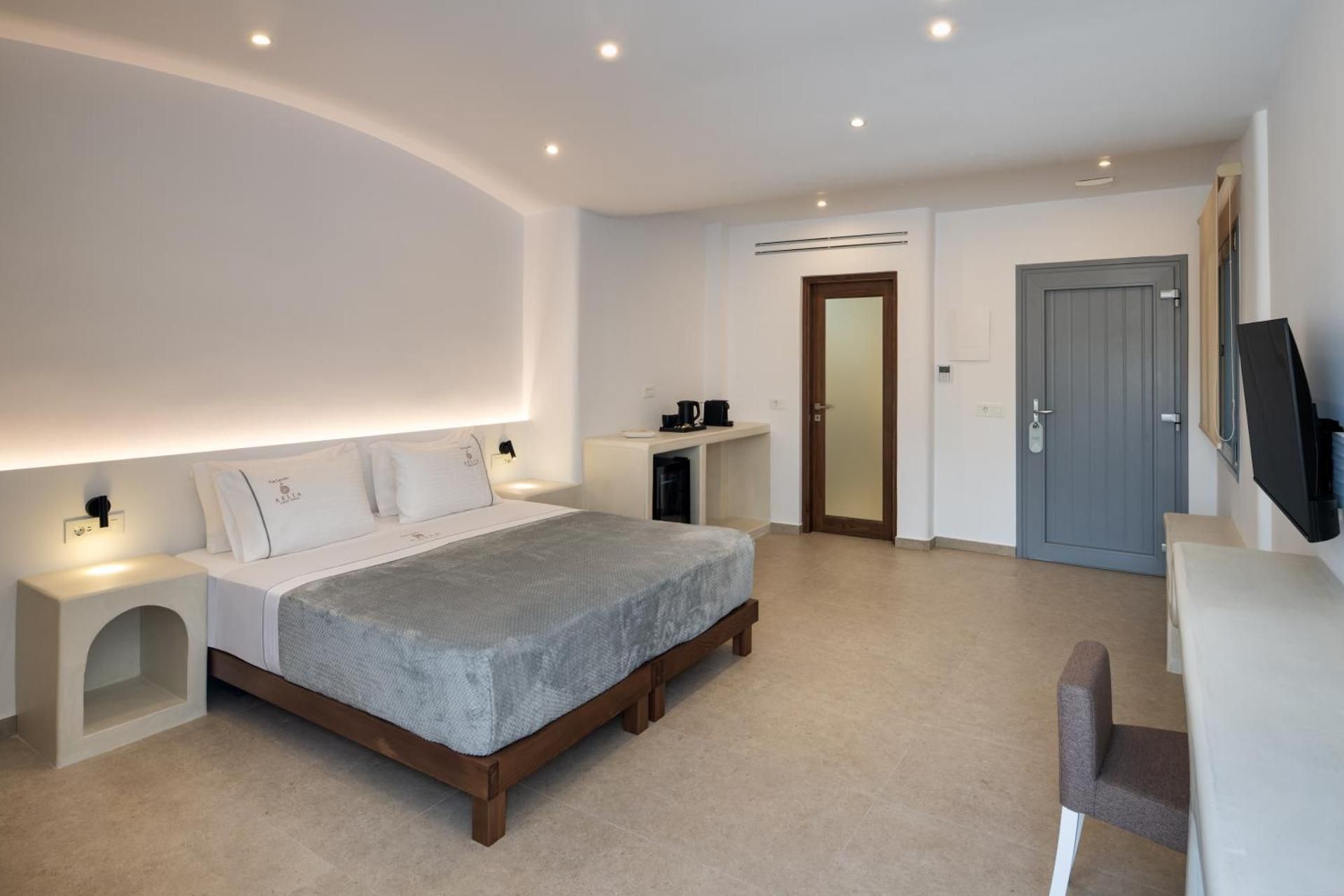 Junior Suite Garden View with Heated Jacuzzi