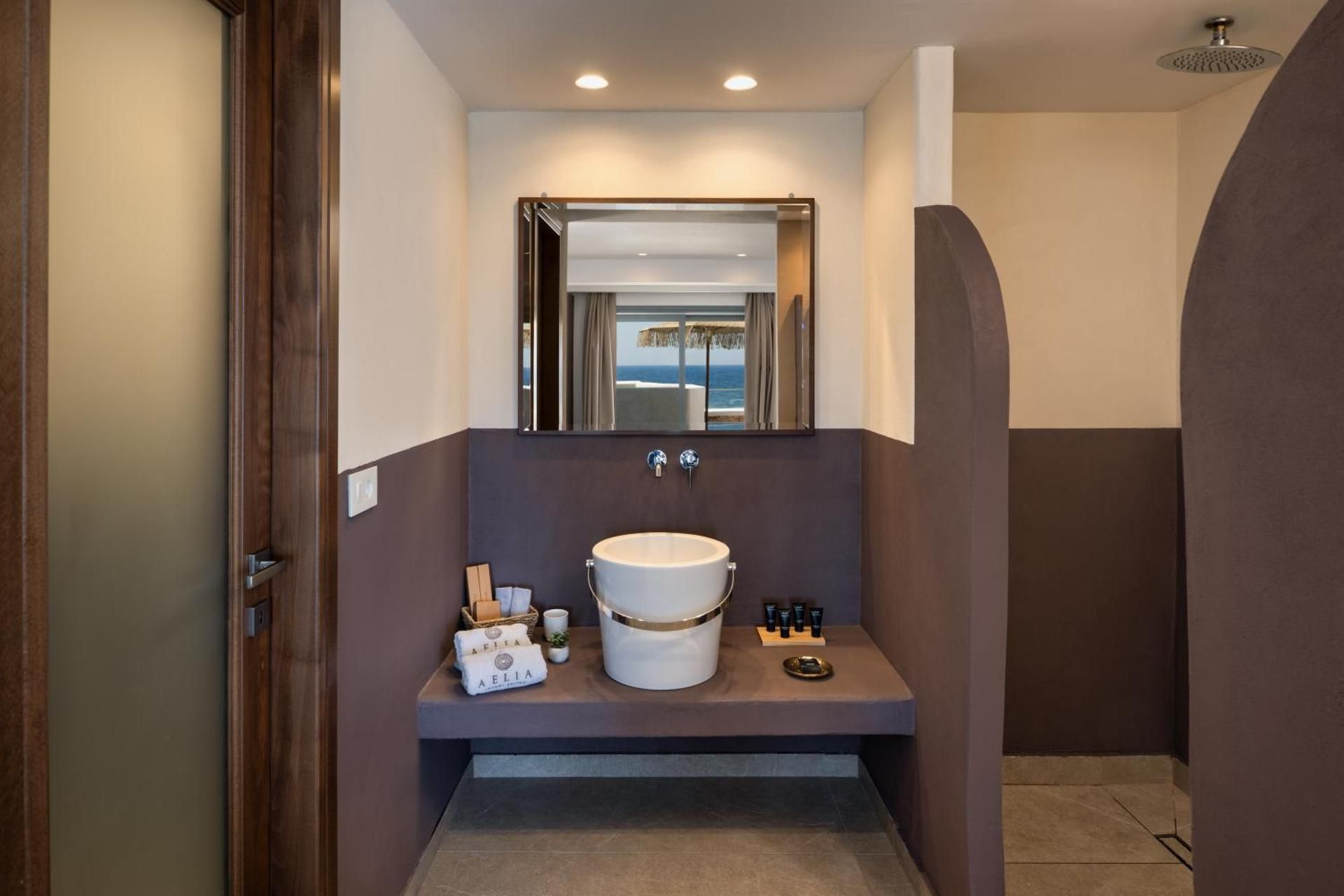 Grande Suite Sea View with Heated Jacuzzi