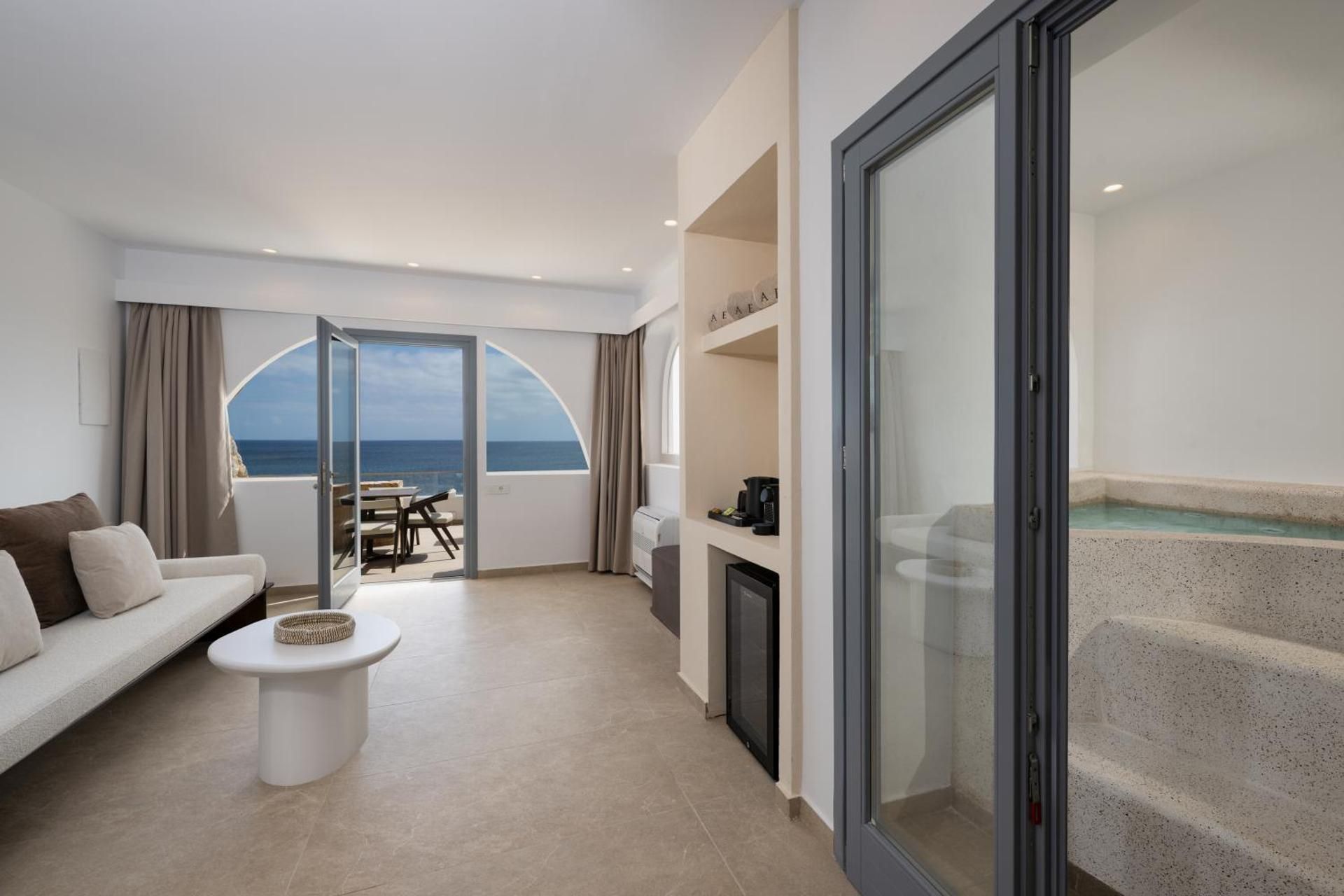 Family Suite Sea View with Heated Jacuzzi