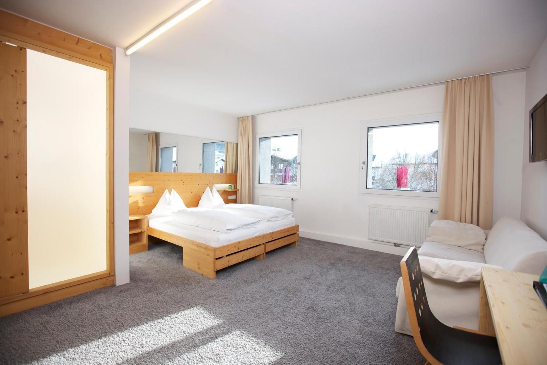 Family Room (2 Adults + 2 Children)