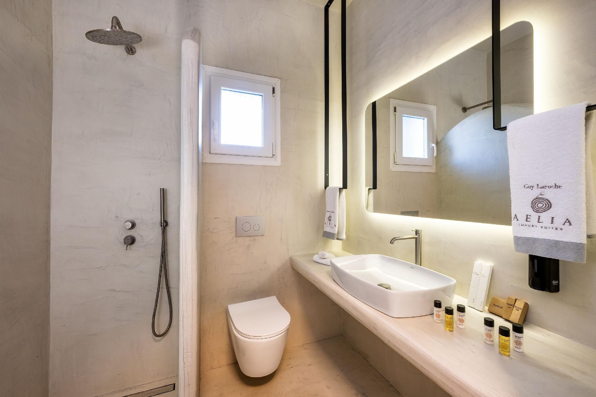 Master suite sea view with outdoor hot tub