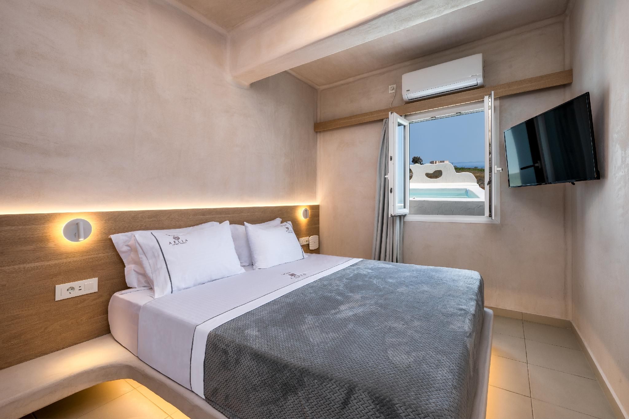 Grand Deluxe Room with Jacuzzi