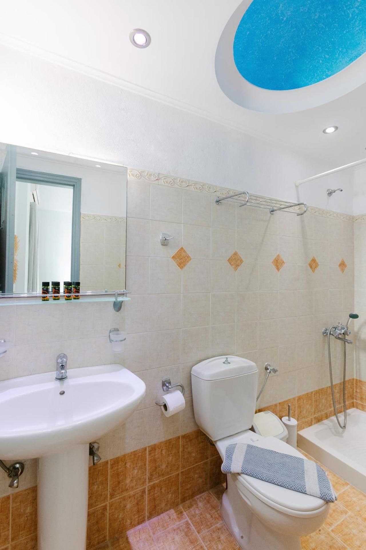 Seven Grapes - Karterados Standard Double Room 3