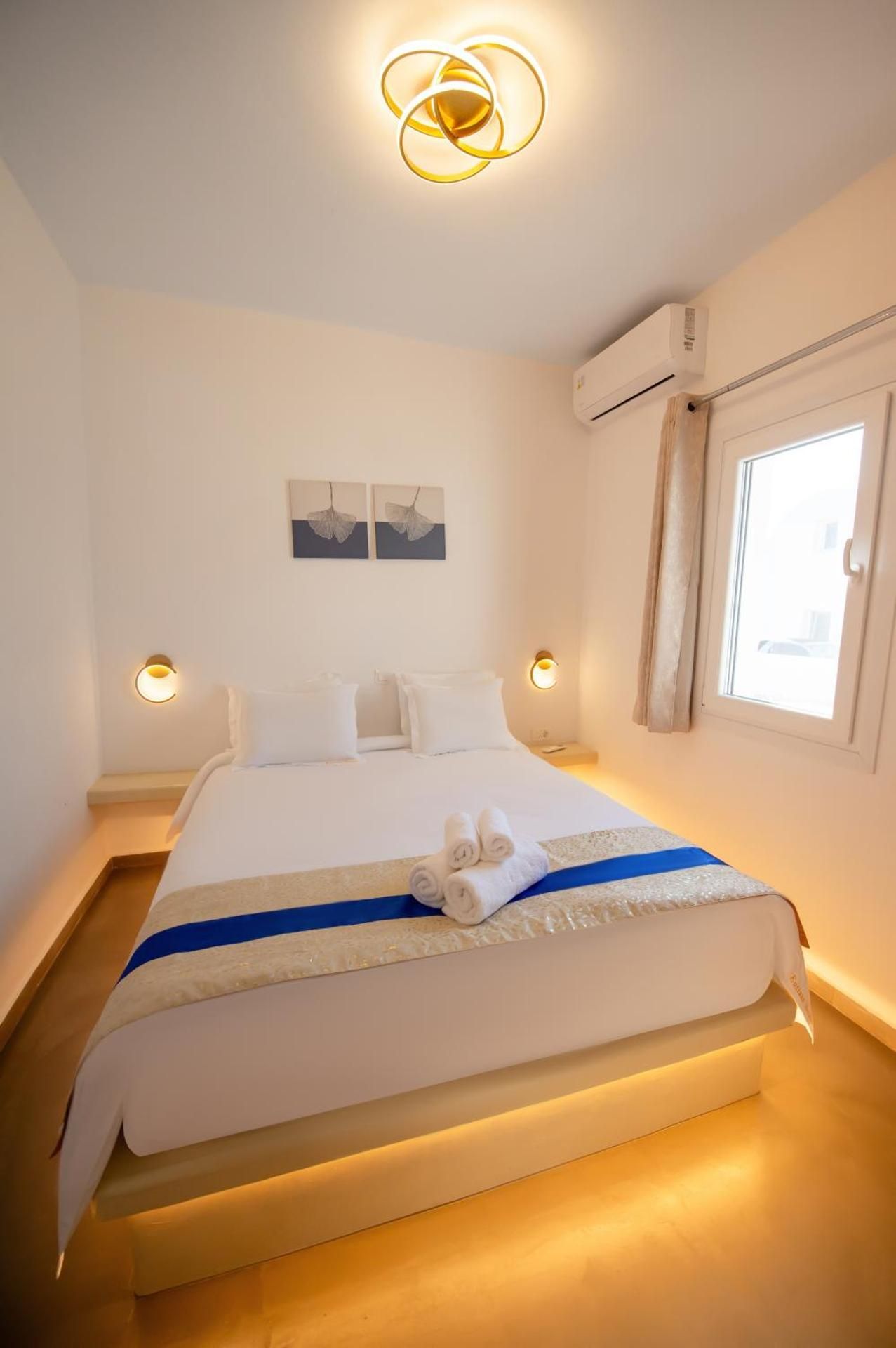 One-Bedroom Apartment with Balcony